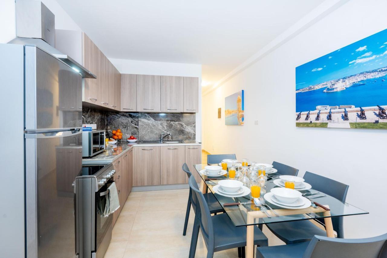 Islet Promenade Seafront Family Apartment With 2 Balconies By Getawaysmalta St. Paul's Bay Exterior photo