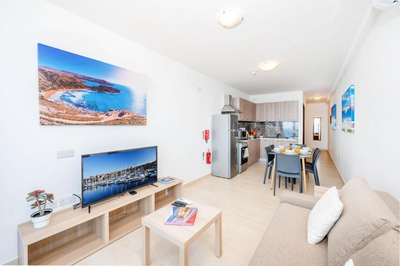 Islet Promenade Seafront Family Apartment With 2 Balconies By Getawaysmalta St. Paul's Bay Exterior photo